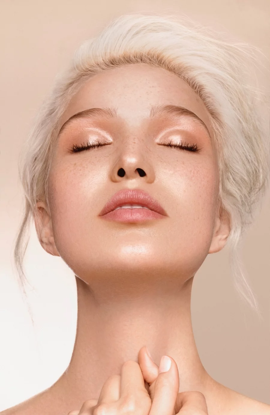 How to Apply Dewy Makeup