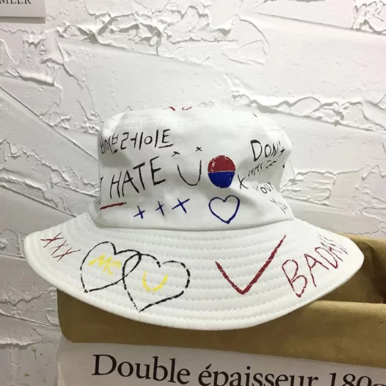 Raconteur - Mũ Xô in Graffiti